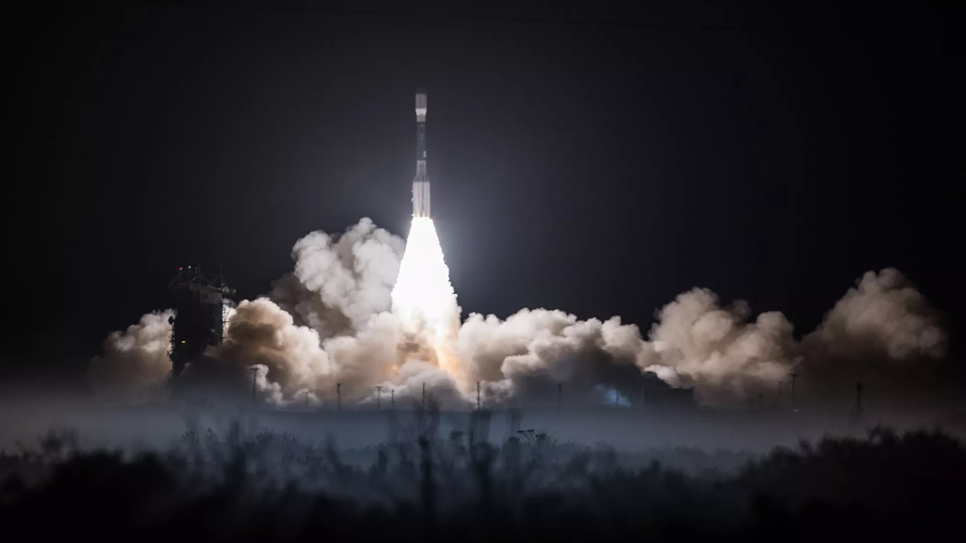 Image of rocket taking off
