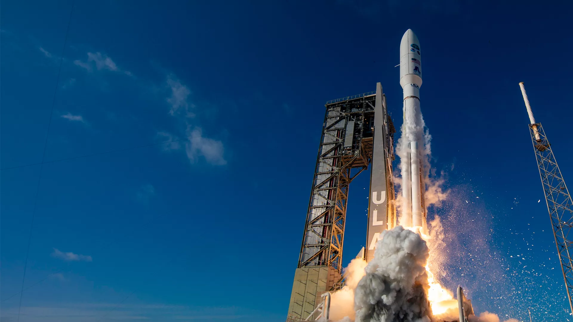 Image of the GOES-T Satellite, Atlas V rocket lift off