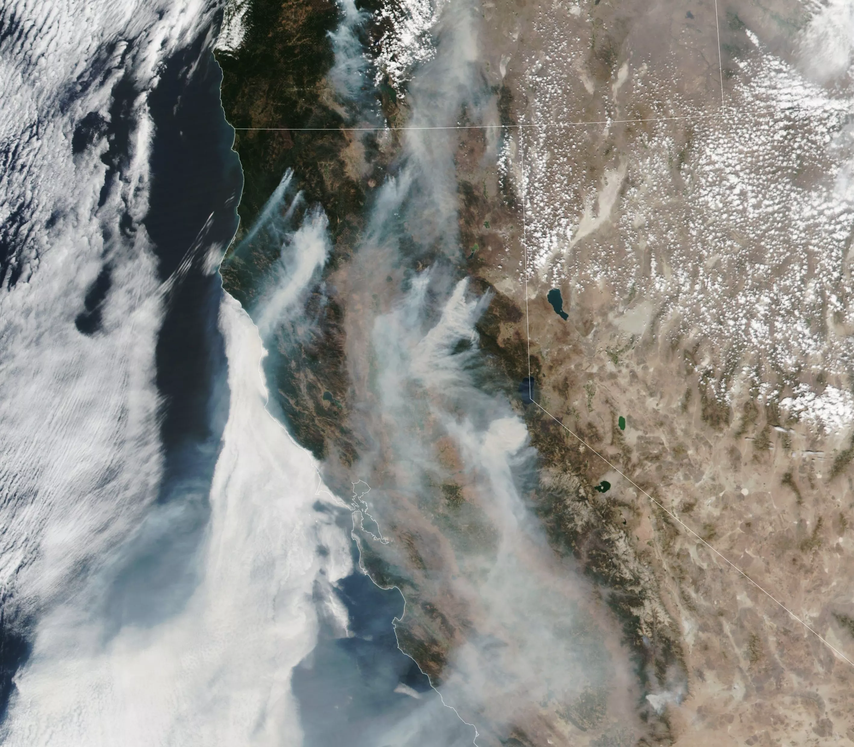 Image of wildfires over the westcoast in California.