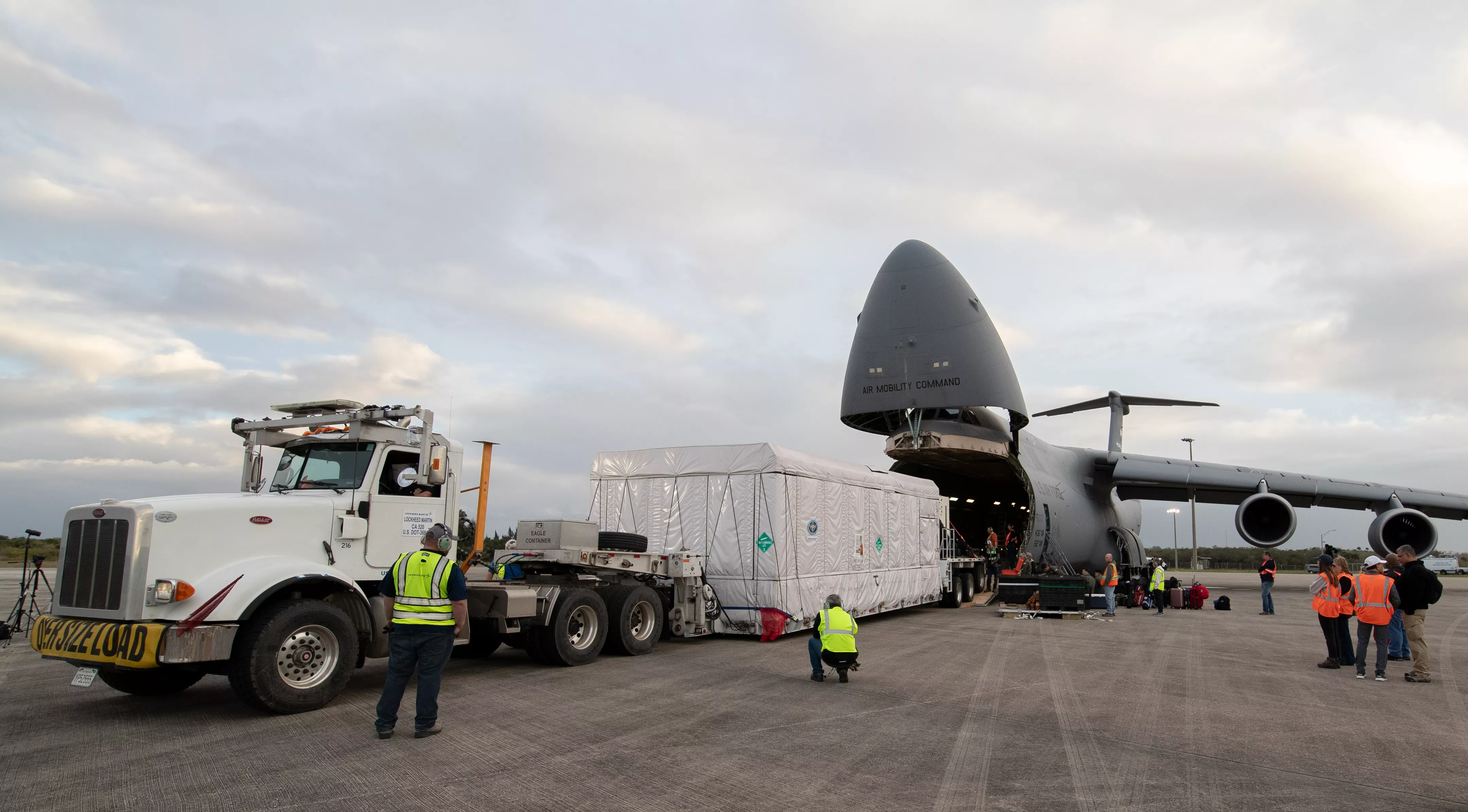 semi-truck hauls GOES-U off cargo plane
